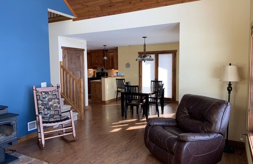 Longville House | Beautiful home on the shores of Little Boy Lake