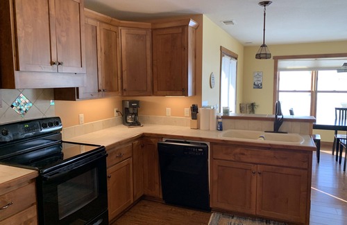 Longville House | Beautiful home on the shores of Little Boy Lake