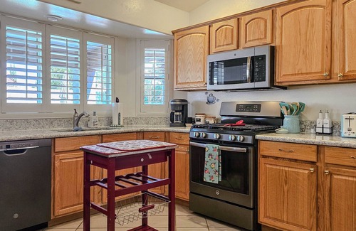 Kingman House | Beautiful home. Perfect for traveling business guests and families.