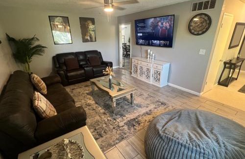 Fresno House | Beautiful Home & Pool