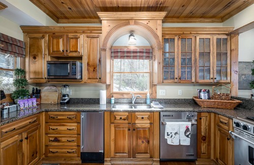 Ellijay House | Beautiful home right on the Cartecay River