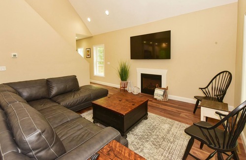 Eidelweiss Village House | Beautiful Home W/ 3 Night Min. Central Air Conditioning & Private Fire Pit