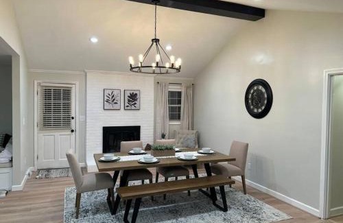 Taylors House | Beautiful Home. W/Hot Tub. Great Location