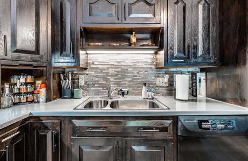Central Oklahoma City House | Beautiful home with large outdoor pool and hot tub. Large beautiful backyard