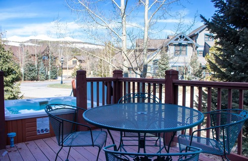 The Highlands House | Beautiful Home with Private Hot Tub Deck Fireplace