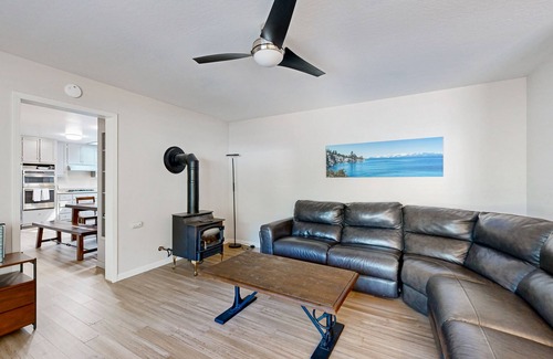 Truckee House | Beautiful home with enclosed yard, modern appliances, & WiFi