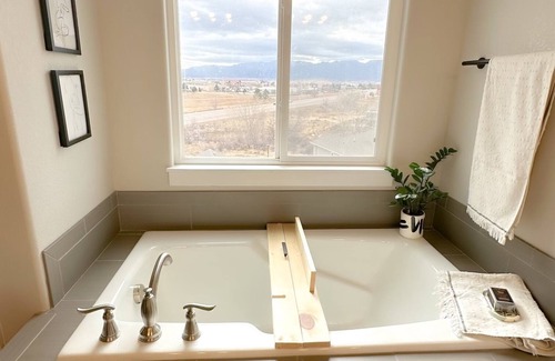 Fountain House | Beautiful home with Mountain View’s!