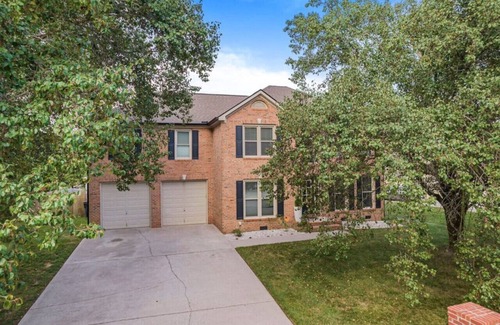 Ashley Oaks House | Beautiful home with Pool - great for kids