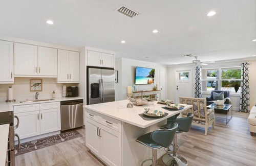 Lake Park House | Beautiful Home with Private Pool – Minutes from Downtown Naples and Beaches