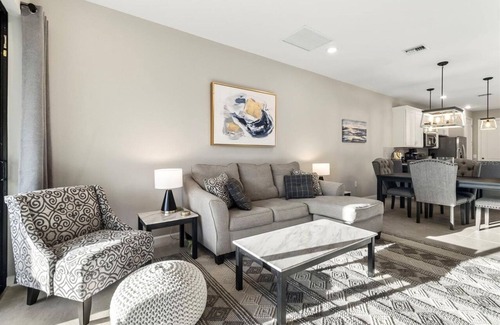 Nokomis House | Beautiful Home with Resort Lifestyle! 10 minutes from Siesta Key!