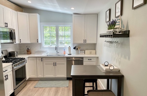Springs House | Beautiful Home with walking distance to the beach and new 46ft pool!