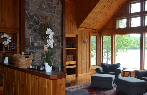 Whitefield House | Beautiful Home With Mountain Views And 100' Of Water frontage - Skiing close by