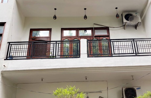 Taj Ganj Bed & Breakfast | Beautiful Homestay with nature all around. —5 min from Taj Mahal