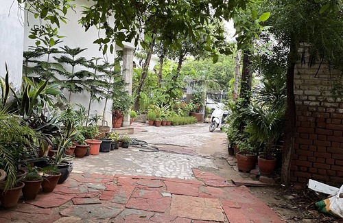 Taj Ganj Bed & Breakfast | Beautiful Homestay with nature all around. —5 min from Taj Mahal