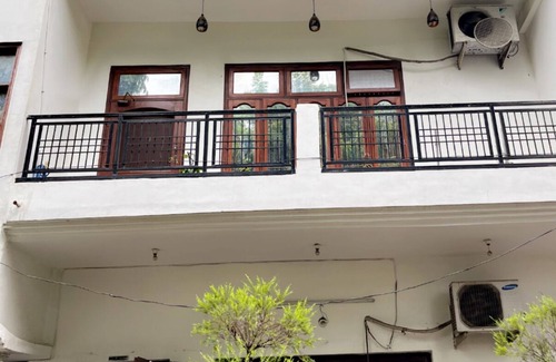 Taj Ganj Bed & Breakfast | Beautiful homestay with nature all around. 5 min from Taj Mahal!