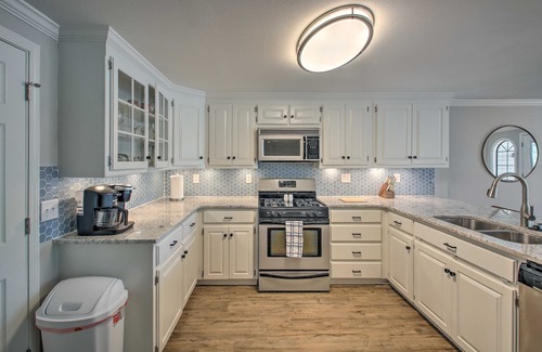 Piney House | Beautiful Hot Springs lake house on Lake Hamilton steps away from the lake!