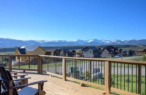 Pole Creek House | Beautiful Hot Tub Hideaway