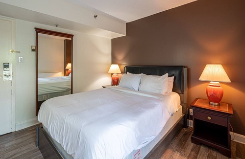 Saint-Sauveur House | Beautiful hotel room in Saint-sauveur