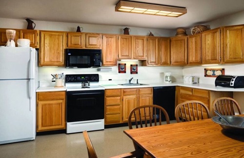 Jeffersonville Condo | Beautiful hotel in Vermont Smugglers Notch 2BD near Disc Golf Center
