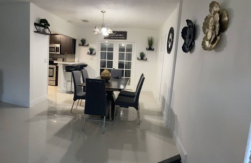 Douglas House | Beautiful house Coral Gables