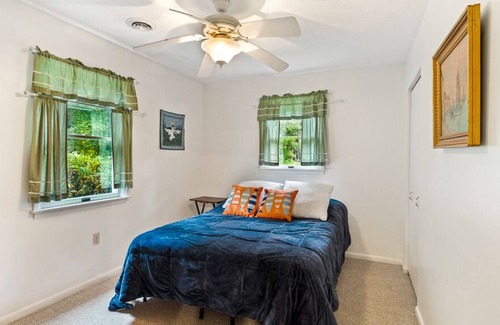 Fairview House | BEAUTIFUL HOUSE NEAR LAKE BEACH