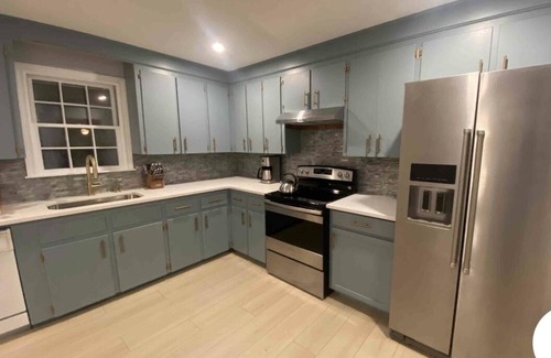 Newport East House | Beautiful House near Beach and Castle Hill