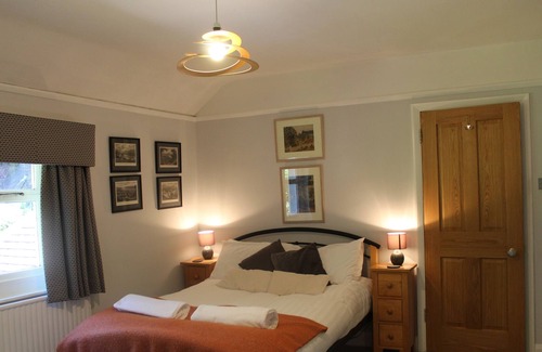 Ford House | Beautiful House set in 1.3 acre Woodland. Nearby Goodwood Events! Dogs Welcome!
