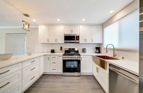 West Hills House | Beautiful House W/Hot-Tub & Large Fenced Yard!