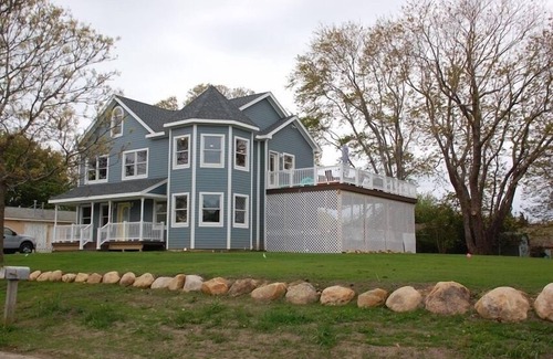 Culloden Shores House | Beautiful House with Private Beach Access - Rental Registry Cert #23-1,120