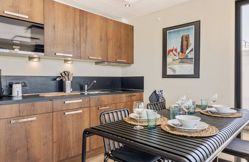 Nieuwpoort Boat Rental | Beautiful houseboat overlooking the water