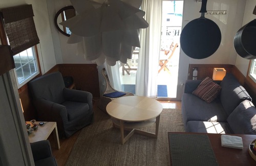 Fox Point Boat Rental | Beautiful Houseboat In Downtown Providence - Heated!!!
