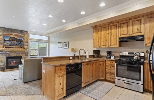 Ogden Condo | Beautiful Huntsville Vacation Rental 10 Mins from Snowbasin LS40