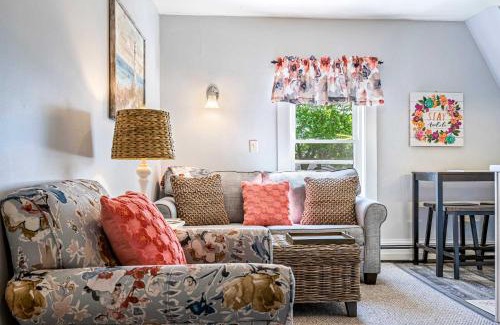 Ogunquit House | Beautiful inn ideal location Suite 5 Beach Rose