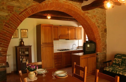 Castiglion Fiorentino Apartment | Beautiful apartment for 4 people with WIFI, pool, TV and pets allowed, close to Cortona
