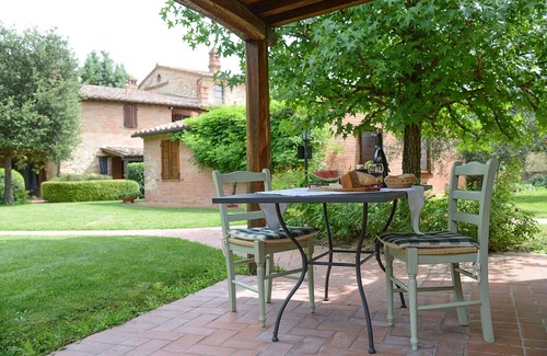 Castiglione del Lago Apartment | Beautiful apartment for 6 people with WIFI, pool, A/C, TV, veranda and parking