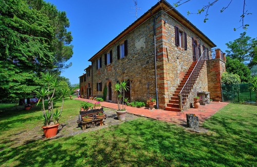 Terranuova Bracciolini Villa | Beautiful private villa with private pool, WIFI, TV, patio, panoramic view, parking, close to Arezzo