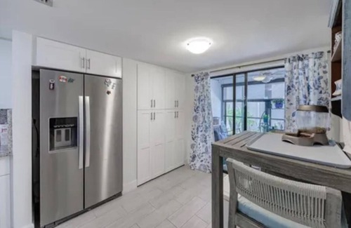 Iona Condo | Beautiful Kelly Greens