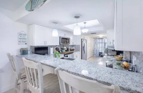 Iona Condo | Beautiful Kelly Greens