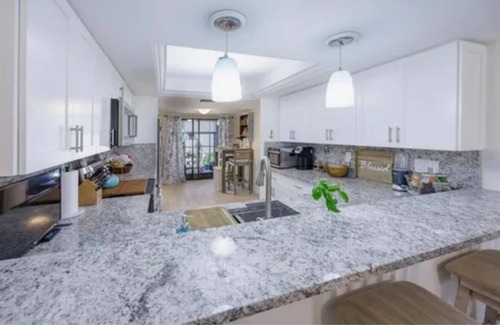 Iona Condo | Beautiful Kelly Greens