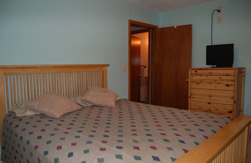 Cassopolis Cottage | Beautiful Kelsey Lakefront Ridge Cottage