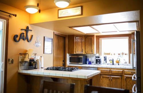 Kernville House | Beautiful Kernville Mountaintop Hideaway - New Hot Tub - 1.5 mi to downtown