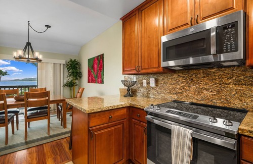 Wailua Condo | Beautiful Lae Nani - Oceanfront 2 bedroom 2 bath condo with AC