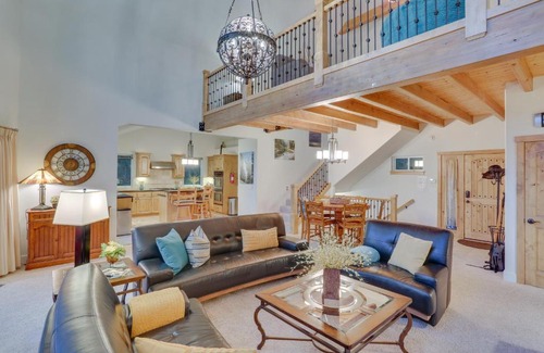 Blue Jay House | Beautiful Lake Arrowhead Cabin with EV Charger