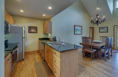 Clarkesville House | Beautiful Lake Burton Lakefront Home