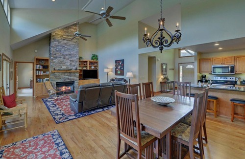 Clarkesville House | Beautiful Lake Burton Lakefront Home