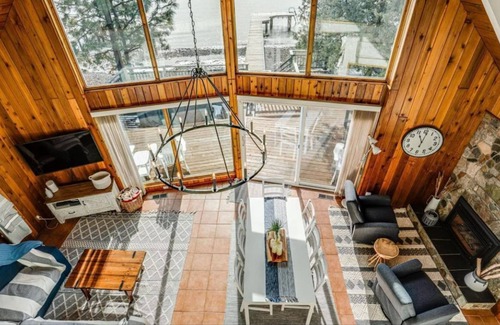 Central Okanagan House | Beautiful Lake front cabin on Okanagan Lake
