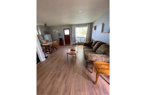 Frontenac Cottage | Beautiful Lake Front Cottage
