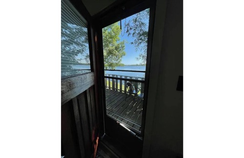 Frontenac Cottage | Beautiful Lake Front Cottage