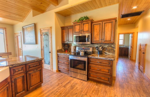 Williams House | Beautiful Lake Front Property, near Golf, Downtown Williams & Grand Canyon