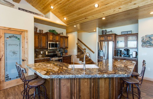 Williams House | Beautiful Lake Front Property, near Golf, Downtown Williams & Grand Canyon